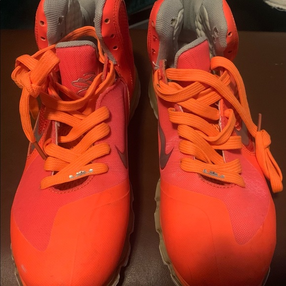 Nike LeBron IX Sneaker (Total Orange/Reflect Silver-Team Orange - Picture 4 of 5